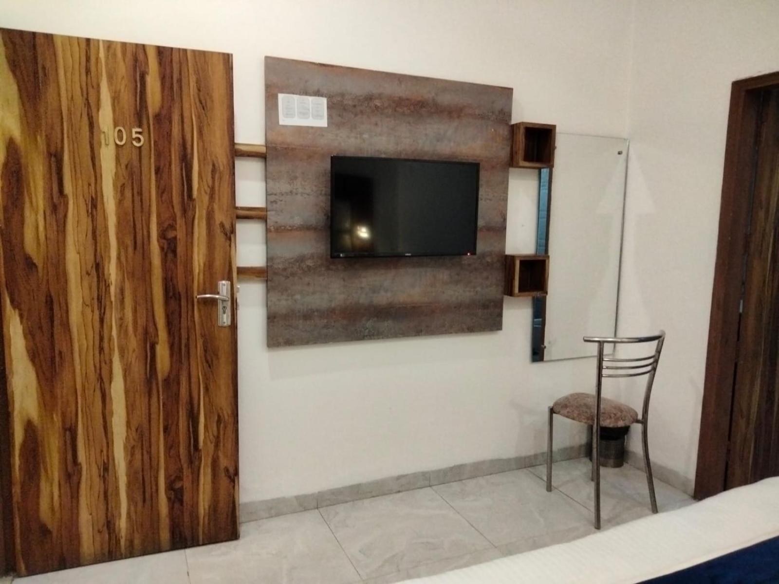 Oyo 22115 ホテル D プラザ Zirakpur エクステリア 写真